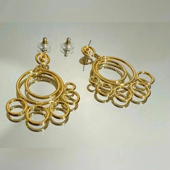 🇨🇦🆕5th Avenue Swarovski Crystal  Earrings - Picture 2 of 16